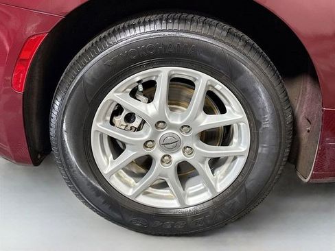 Used 2022 Chrysler Voyager LX FWD image 33