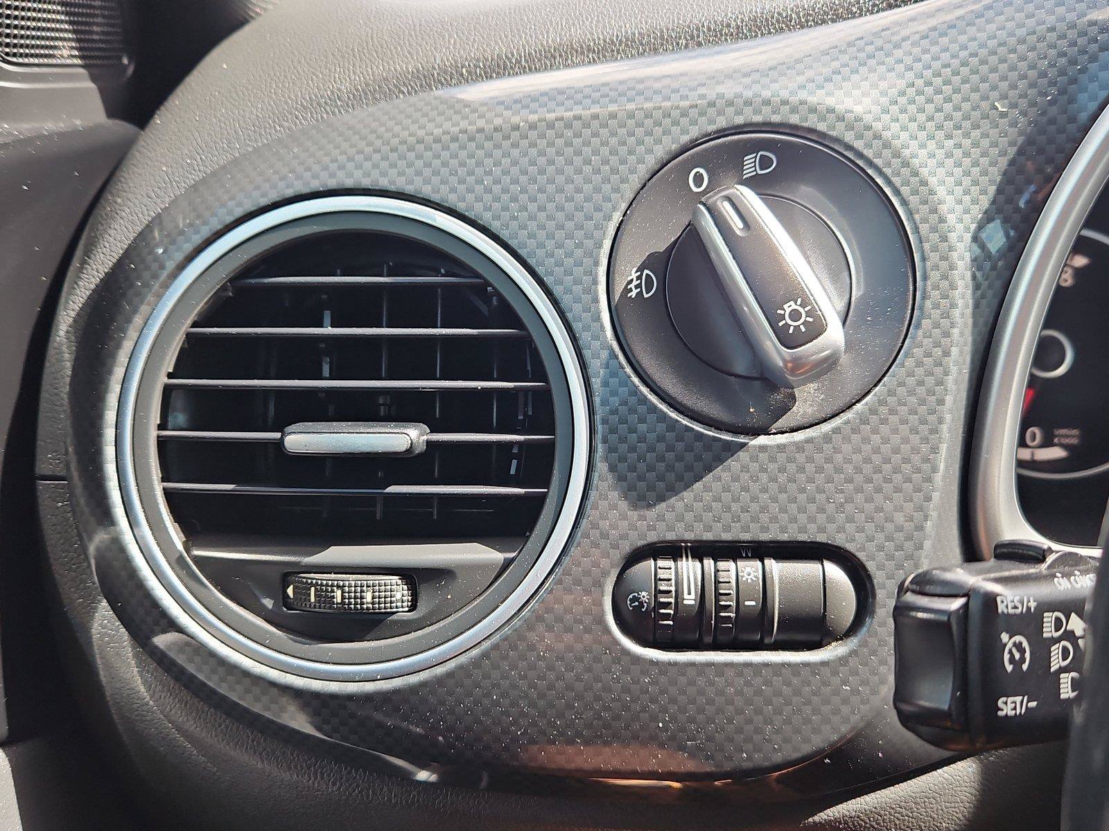 Used 2014 Volkswagen Beetle R-Line FWD image 21