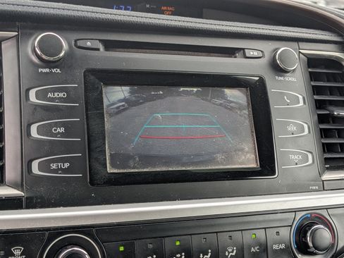 Used 2019 Toyota Highlander LE FWD image 8