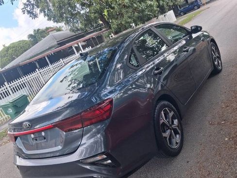 Used 2021 Kia Forte LXS FWD image 2