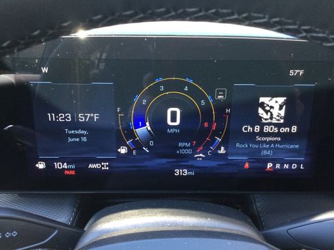 New 2026 Chevrolet Equinox LT w/ Convenience Package II AWD/4WD image 11