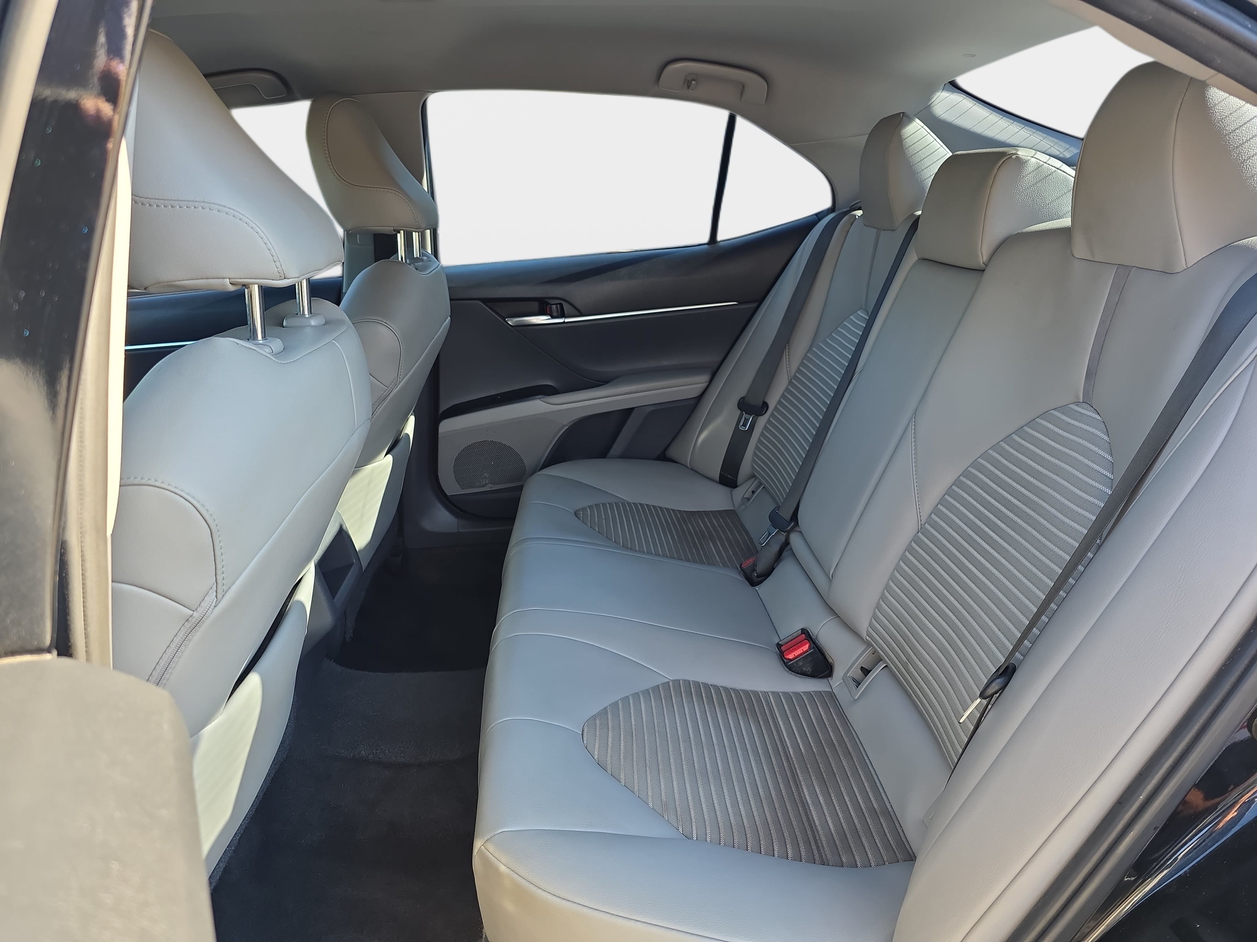 Used 2019 Toyota Camry SE FWD image 11