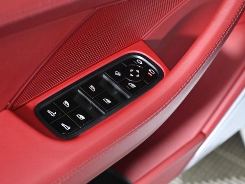 Used 2020 Porsche Panamera GTS image 30