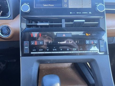 Used 2020 Toyota Avalon Limited image 18