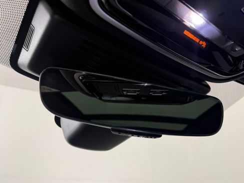 New 2026 Land Rover Range Rover Velar Dynamic SE image 16