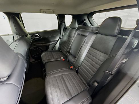 New 2026 Mitsubishi Outlander SE image 16