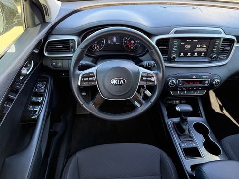 Used 2020 Kia Sorento LX w/ LX I4 Convenience Package image 24