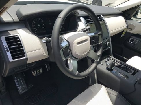 New 2026 Land Rover Discovery Dynamic SE AWD/4WD image 17