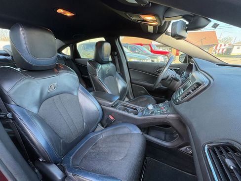 Used 2016 Chrysler 200 S FWD image 19