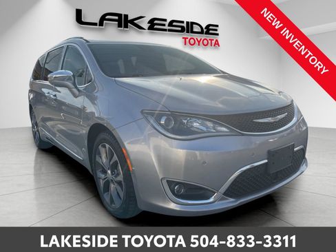 Used 2018 Chrysler Pacifica Limited w/ Tire & Wheel Group image 8