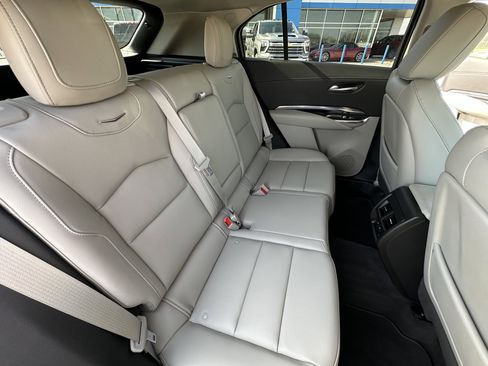 Used 2020 Cadillac XT4 Luxury w/ Cold Weather Package image 27