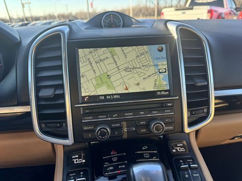 Used 2016 Porsche Cayenne Base image 13