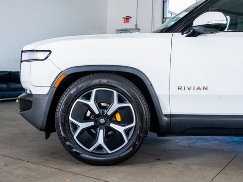 Used 2023 Rivian R1S Adventure image 9