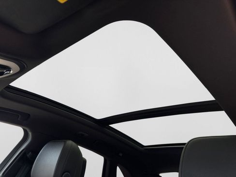 Used 2019 Porsche Macan AWD/4WD image 32