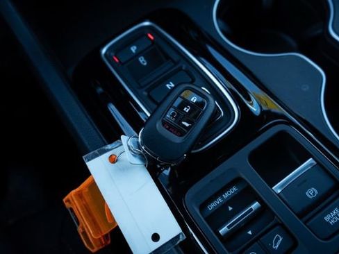 Used 2025 Honda Pilot Sport image 26