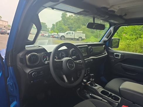 Used 2023 Jeep Wrangler Unlimited w/ Cold Weather Group AWD/4WD image 12