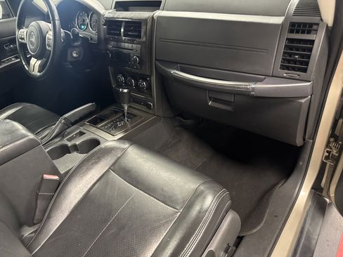 Used 2011 Jeep Liberty Limited image 10