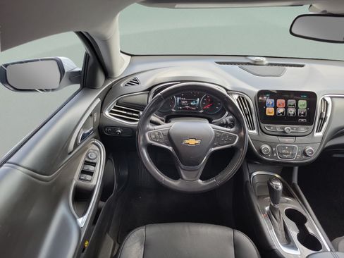 Used 2018 Chevrolet Malibu LT w/ Leather Package FWD image 5