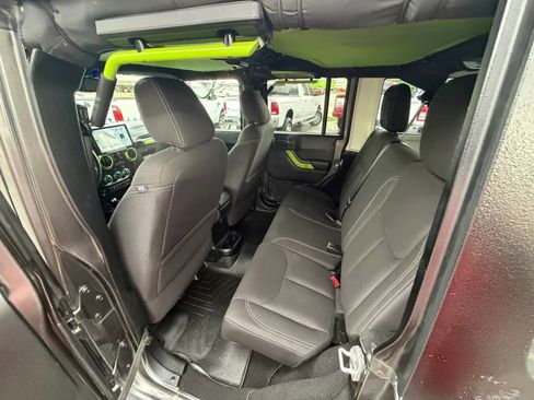 Used 2018 Jeep Wrangler Unlimited Sahara image 16