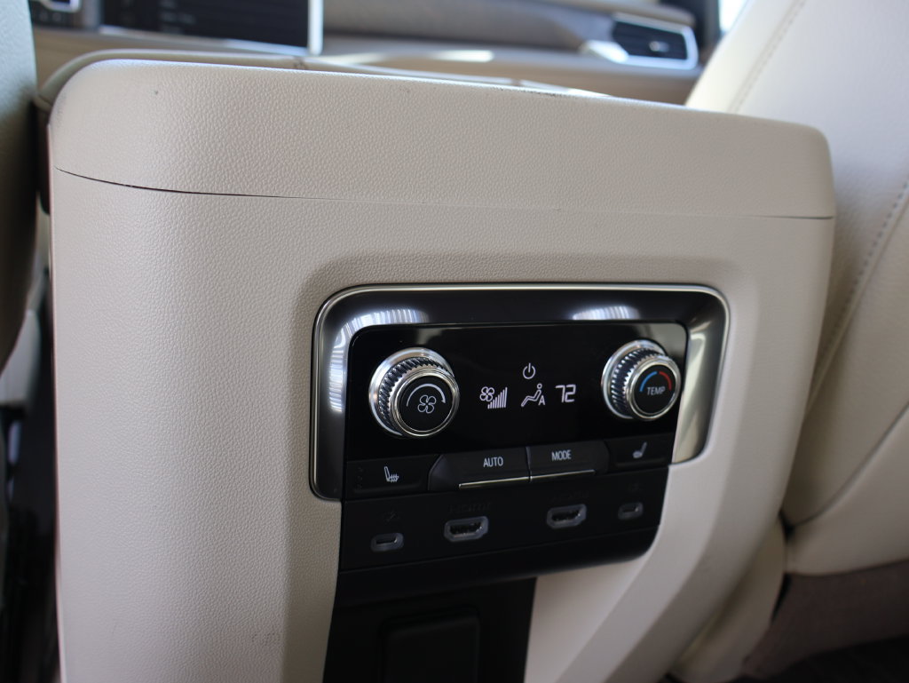Certified 2023 GMC Yukon Denali w/ Denali Reserve Package AWD/4WD image 14