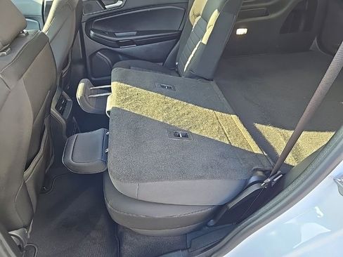 Used 2021 Ford Edge SE image 34