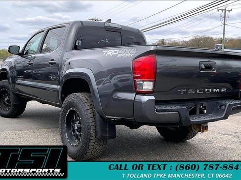 Used 2017 Toyota Tacoma TRD Sport w/ Tow Package (A/T) AWD/4WD image 4