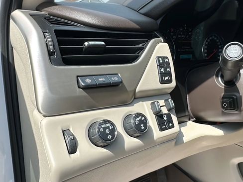 Used 2020 GMC Yukon XL Denali w/ Denali Ultimate Package AWD/4WD image 13