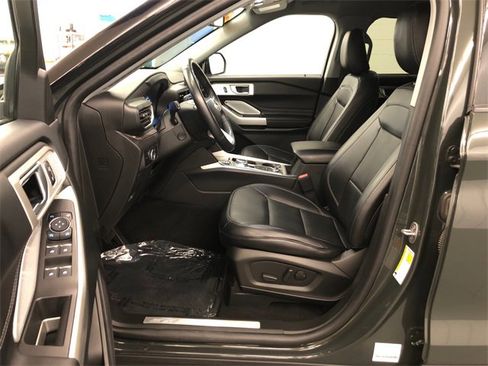 Used 2023 Ford Explorer Limited w/ Limited Technology Package image 28