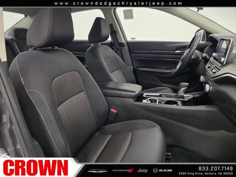 Used 2024 Nissan Altima 2.5 SV FWD image 12