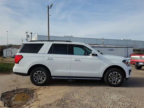 Used 2022 Ford Expedition XLT image 6