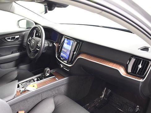 Used 2025 Volvo V60 B5 Cross Country Plus AWD/4WD image 19