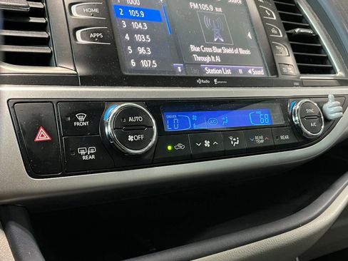 Used 2015 Toyota Highlander XLE AWD/4WD image 23