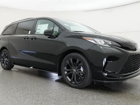 New 2026 Toyota Sienna XSE FWD image 29