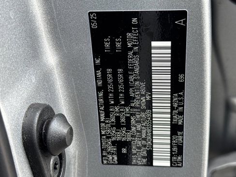 Used 2025 Toyota Highlander LE FWD image 20