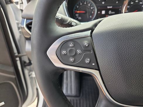 Used 2023 Chevrolet Traverse RS FWD image 32