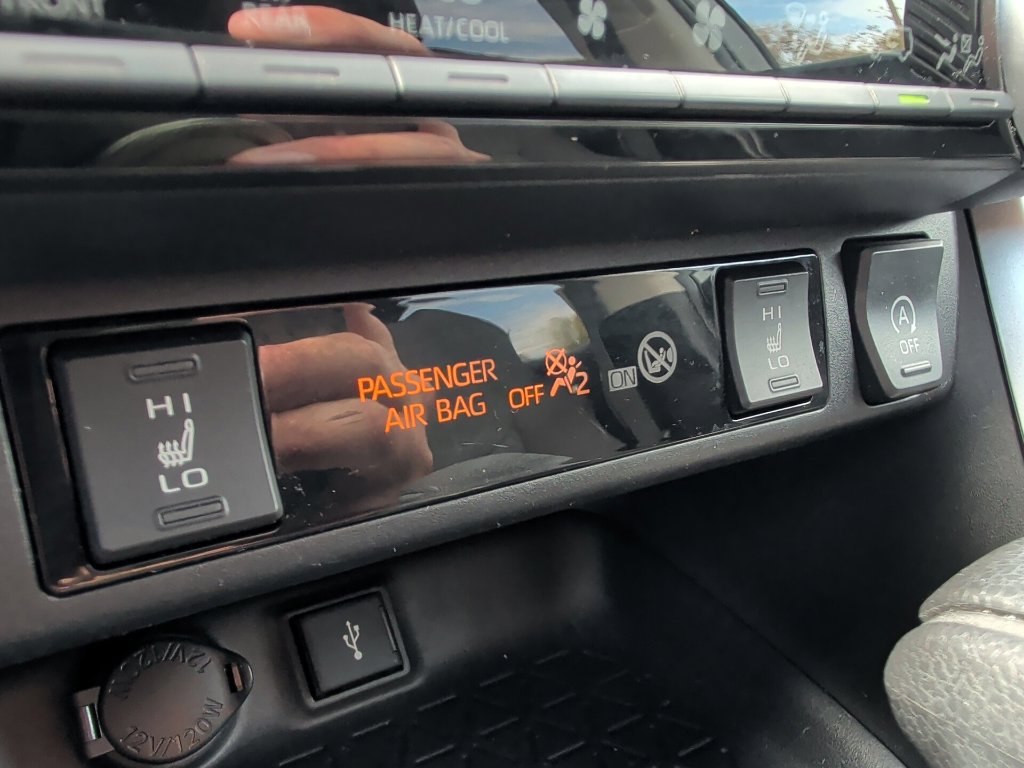 Certified 2021 Toyota RAV4 XLE w/ Convenience Package AWD/4WD image 20