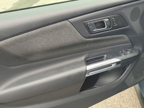 Used 2025 Ford Mustang Coupe image 11