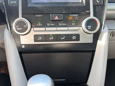 Used 2014 Toyota Camry LE FWD image 15