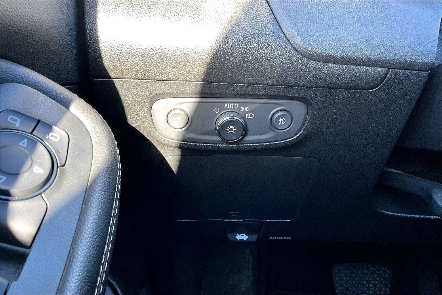 Used 2020 Buick Encore GX Essence FWD image 37