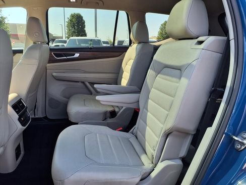 Used 2025 Volkswagen Atlas SEL image 10