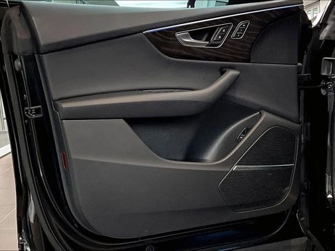 Used 2022 Audi Q8 Premium Plus image 22