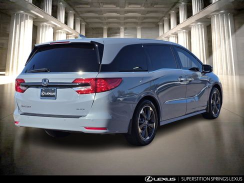 Used 2023 Honda Odyssey Elite image 4