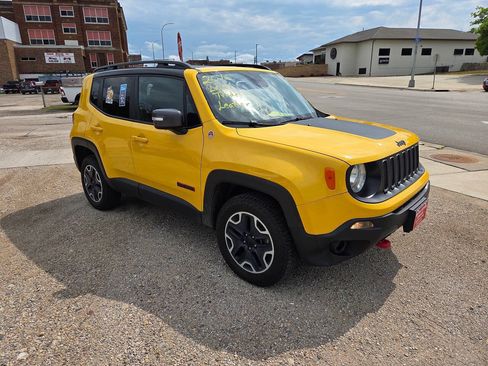Used 2016 Jeep Renegade Trailhawk w/ Premium Trailhawk Package AWD/4WD image 18