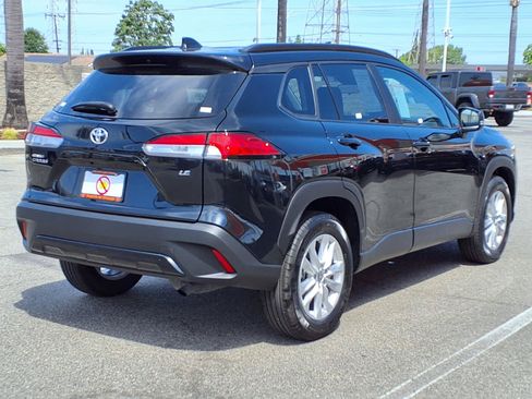 Certified 2025 Toyota Corolla Cross LE FWD image 6