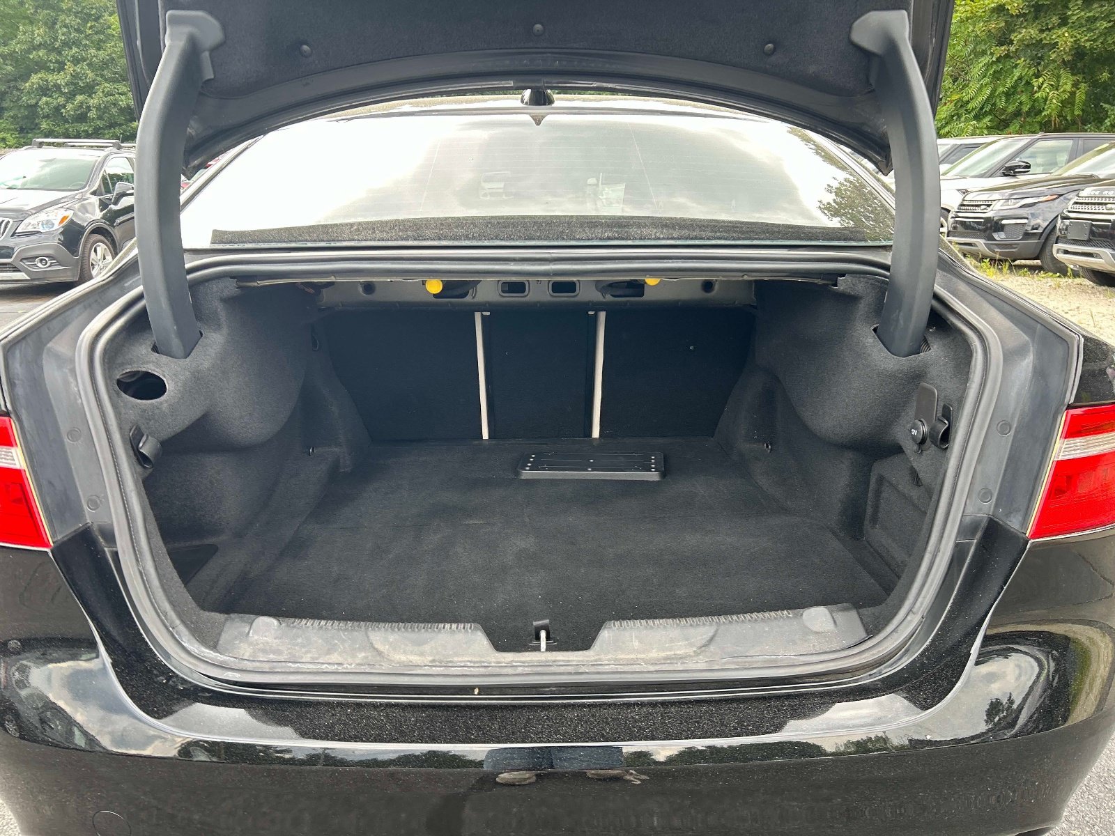 Used 2017 Jaguar XE Premium RWD image 11