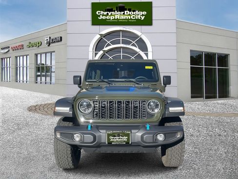 Used 2024 Jeep Wrangler Unlimited Rubicon 4xe image 2