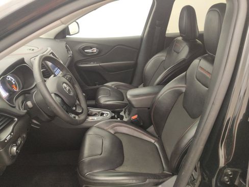 Used 2021 Jeep Cherokee Trailhawk w/ Comfort/Convenience Group AWD/4WD image 17