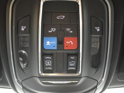 Used 2024 Jeep Grand Cherokee L Altitude image 25
