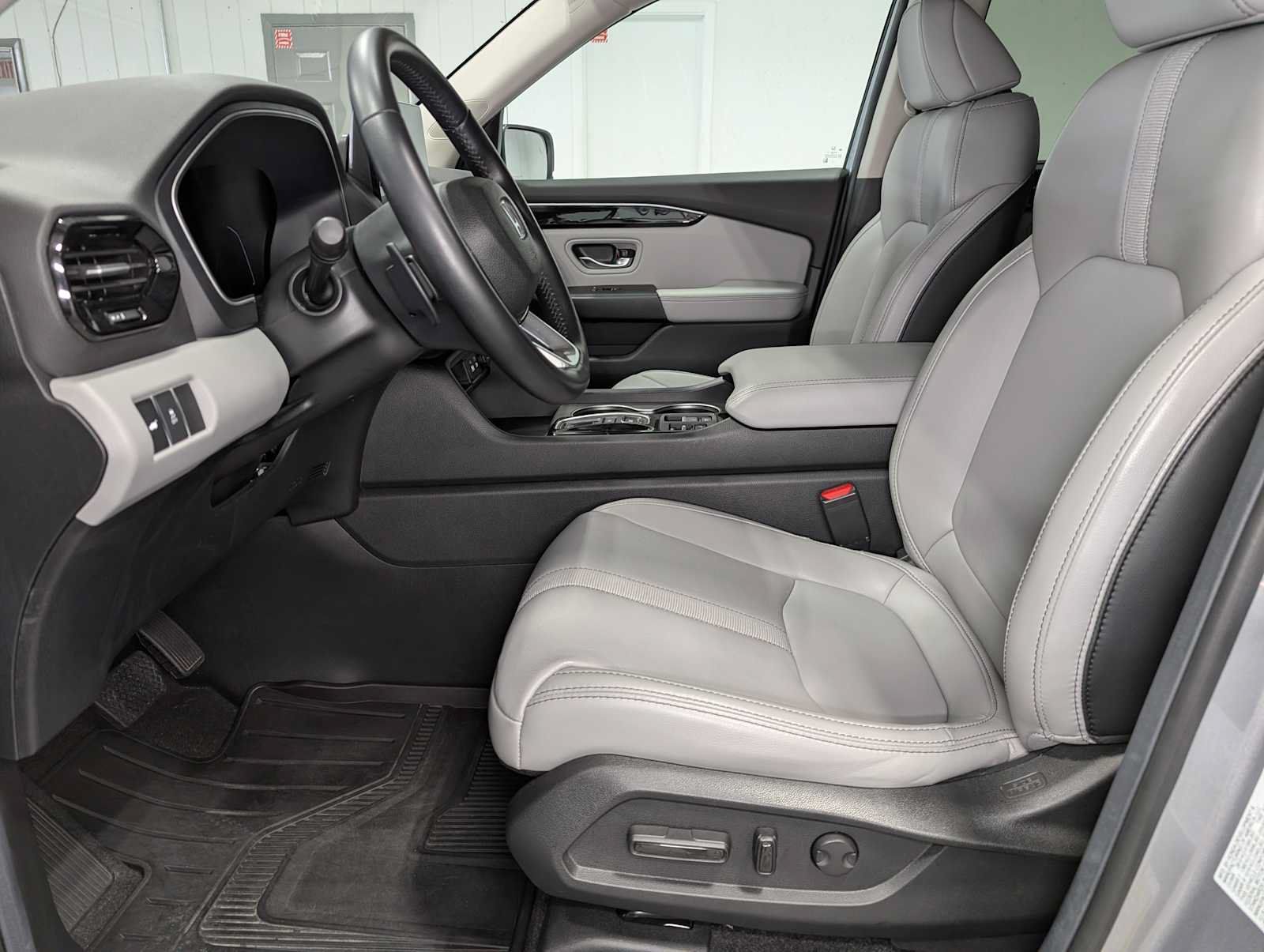 Certified 2025 Honda Pilot EX-L image 4