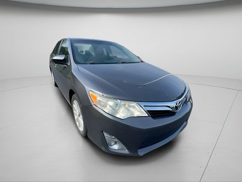 Used 2012 Toyota Camry XLE w/ Leather Pkg FWD image 12